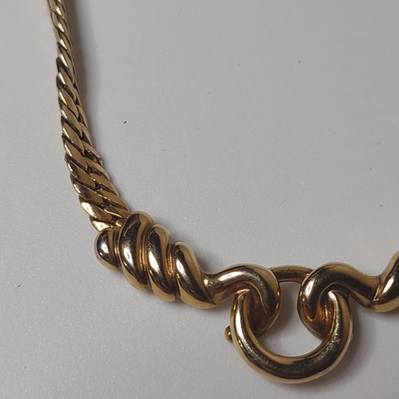 Gold Tone Pretty Metal Necklace 17 Inches Long - Picture 6 of 15